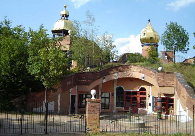 Un "Kindergarten" a Francoforte (architetto: Friedensreich Hundertwasser)