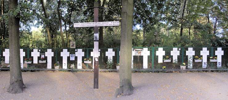 Berlino, Ebertstrae: le croci commemorative ricordano le persone uccise durante la fuga
