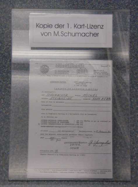 La copia della prima licenza di Michael Schumacher per macchine 'Kart' La copia della prima licenza di Michael Schumacher per macchine 'Kart'