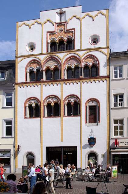 Treviri: la "Dreiknigenhaus" (casa dei tre re magi)