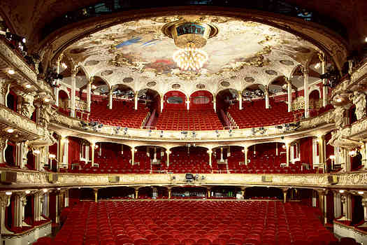 Gli interni dello Schauspielhaus