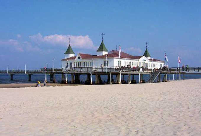 La "Seebrcke" di Ahlbeck, un ponte sul mare con ristorante