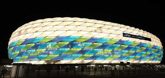 Illuminazione dell'Allianz-Arena di Monaco