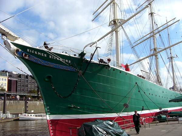 Una nave storica nel porto di Amburgo