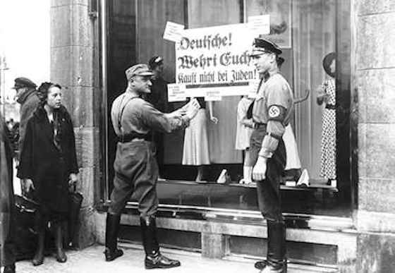 I nazisti boicottano i negozi degli ebrei