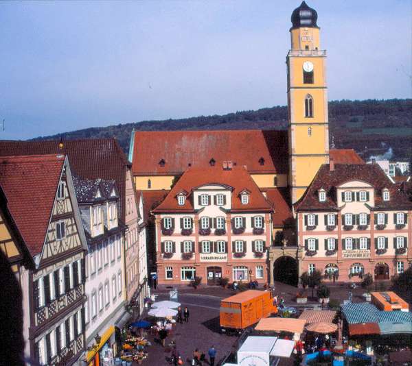 La piazza del mercato con le "Zwillingshäuser" (case gemmelle)