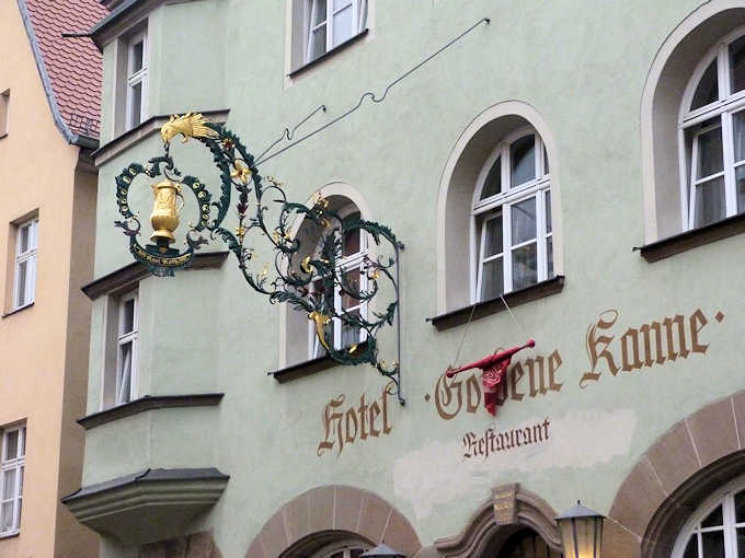 Le case decorate nel centro di Dinkelsbühl