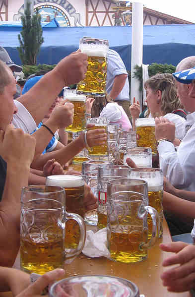 Il boccale standard dell'Oktoberfest - il "Ma"