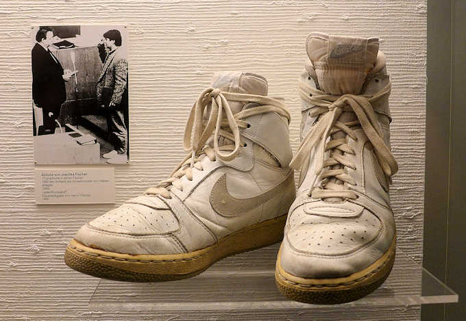 Le famose scarpe da tennis di Joschka Fischer