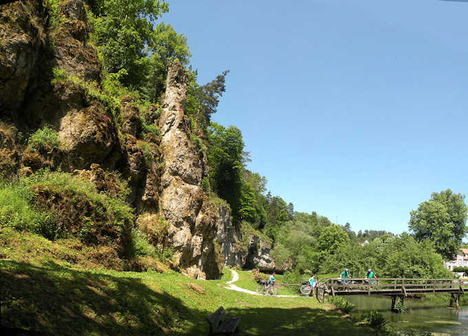 Un piccolo ponte sul fiume Pegnitz