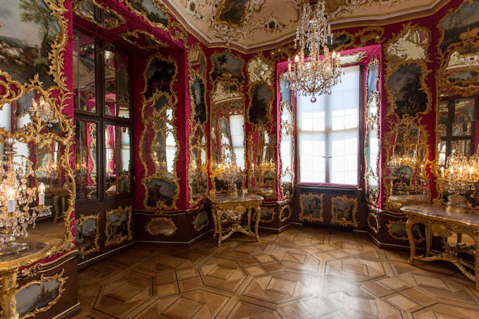 La Sala degli specchi all'interno del castello