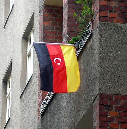 Una bandiera "tedesco-turca" vista a Berlino nel 2006