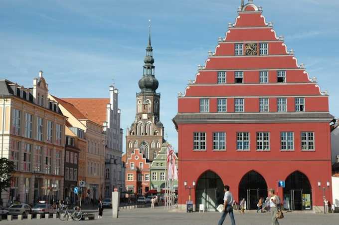 Il municipio di Greifswald e la chiesa St. Nikolai