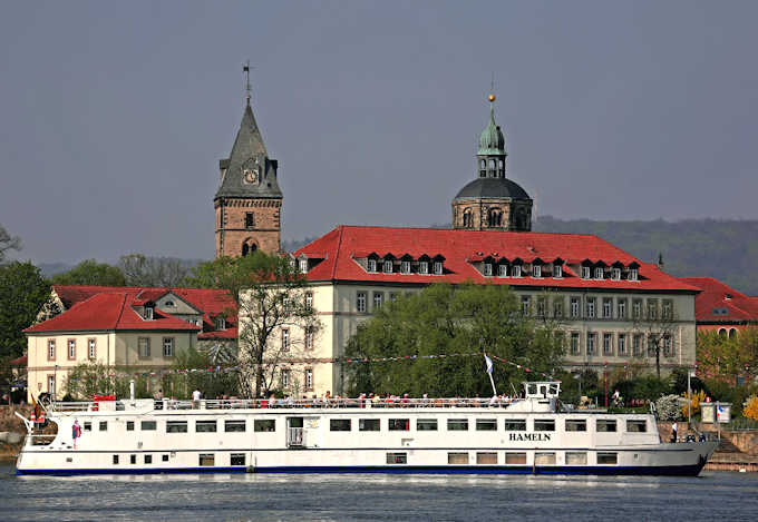 La nave escursionistica 'Hameln' ancorata a Hameln, sul fiume Weser