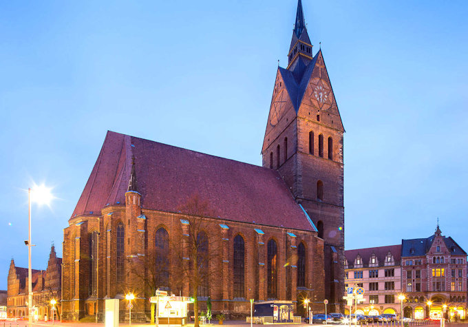 La chiesa "Marktkirche St. Georgii et Jacobi"