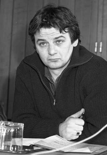 Joschka Fischer durante una conferenza stampa, nel 1983