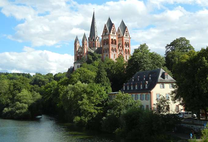 Il duomo di Limburgo, visto dal fiume Lahn