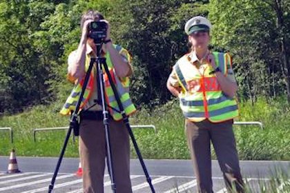 Postazioni mobili della polizia per controllare i limiti di velocit