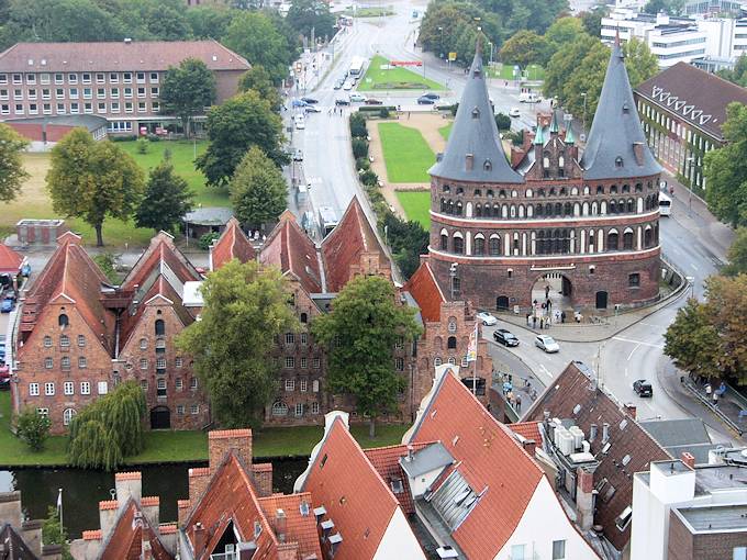 La Holstentor, vista dal campanile della chiesa Petrikirche