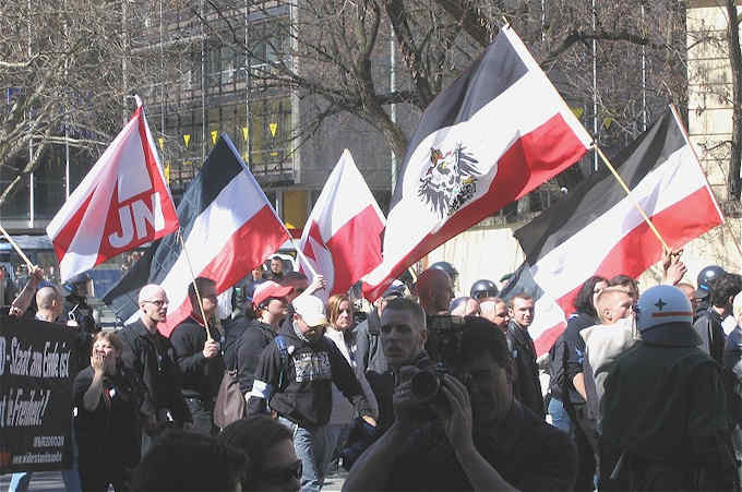 Una manifestazione di neonazisti