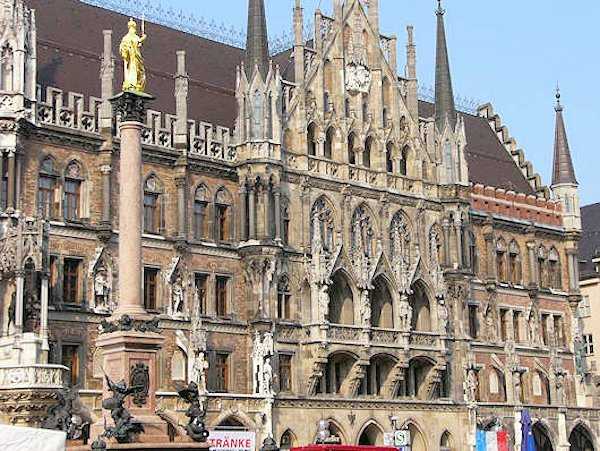 Monaco, Marienplatz - La Mariensule (colonna di Santa Maria)