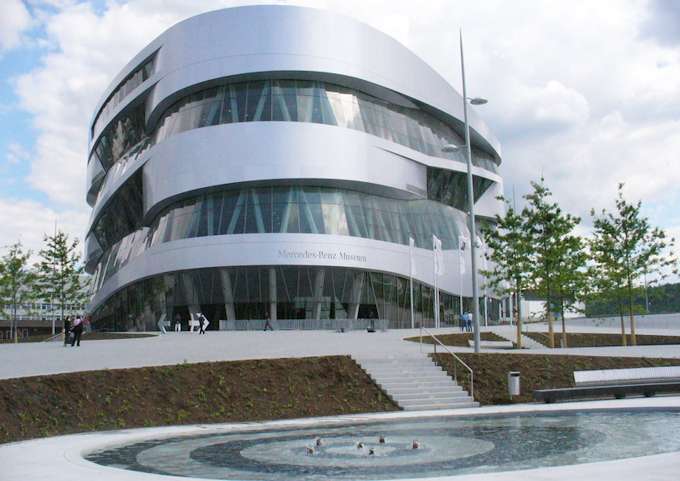 Il museo della Mercedes-Benz a Stoccarda