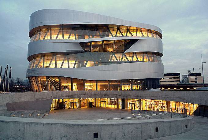 Il museo della Mercedes-Benz a Stoccarda