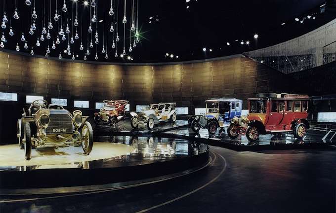 Il museo della Mercedes-Benz a Stoccarda