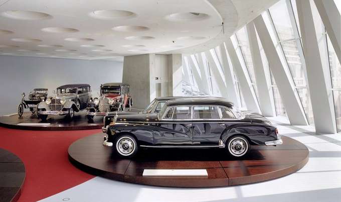 Il museo della Mercedes-Benz a Stoccarda