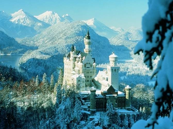 Il castello Neuschwanstein d'inverno