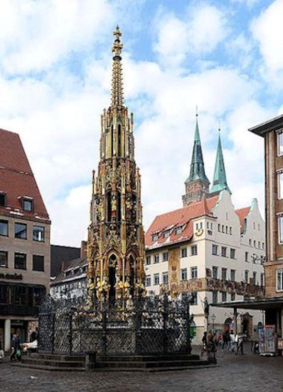 Norimberga, la fontana gotica "Schner Brunnen"