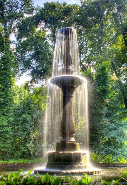 La fontana al centro dell'isola