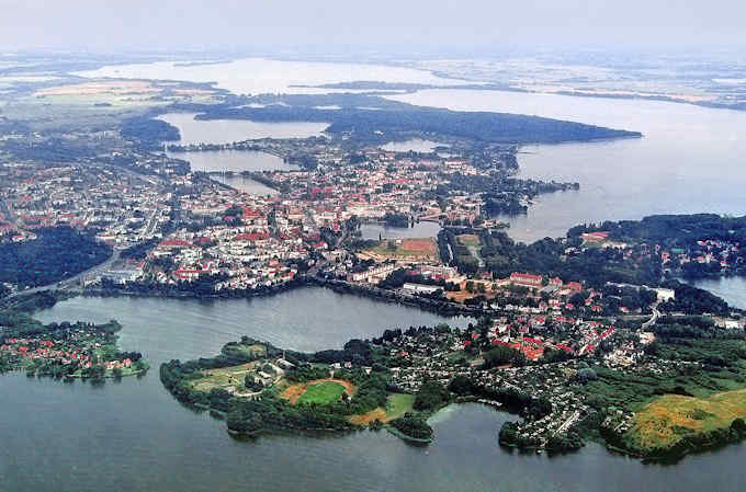 Schwerin � circondata di laghi