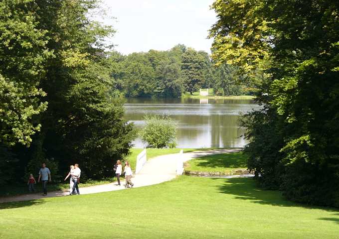 La parte del parco di Schwetzingen in stile inglese