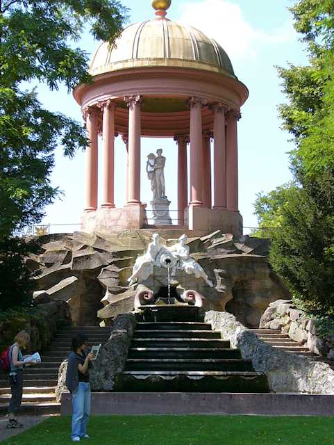 Tempietti, figure ornamentali, sculture