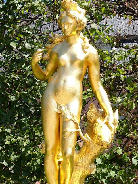 Tempietti, figure ornamentali, sculture