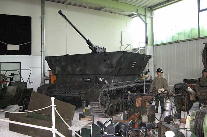 Un "Flakpanzer IV", un carro armato anti-aereo