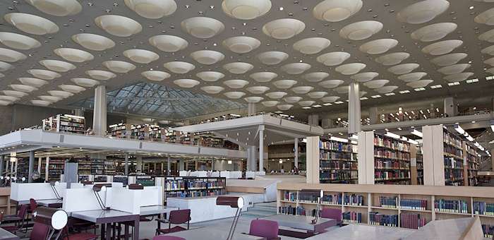 La sala di lettura della biblioteca