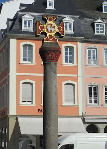 Treviri: il "Marktkreuz" (croce del mercato)