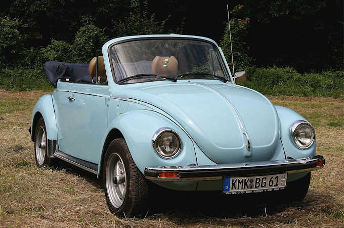 Il maggiolino modello VW 1303 Cabriolet