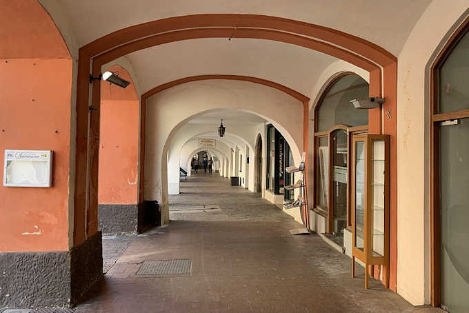 Una dei portici nel centro storico di Wasserburg